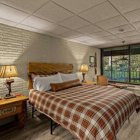 Stonegate Lodge King Bed Wifi 50In Roku Tv Salt Water Pool Room #102 Юрека Спрингс Екстериор снимка