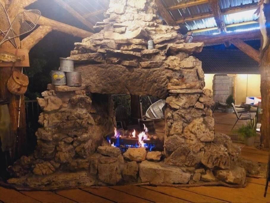 Stonegate Lodge King Bed Wifi 50In Roku Tv Salt Water Pool Room #102 Юрека Спрингс Екстериор снимка