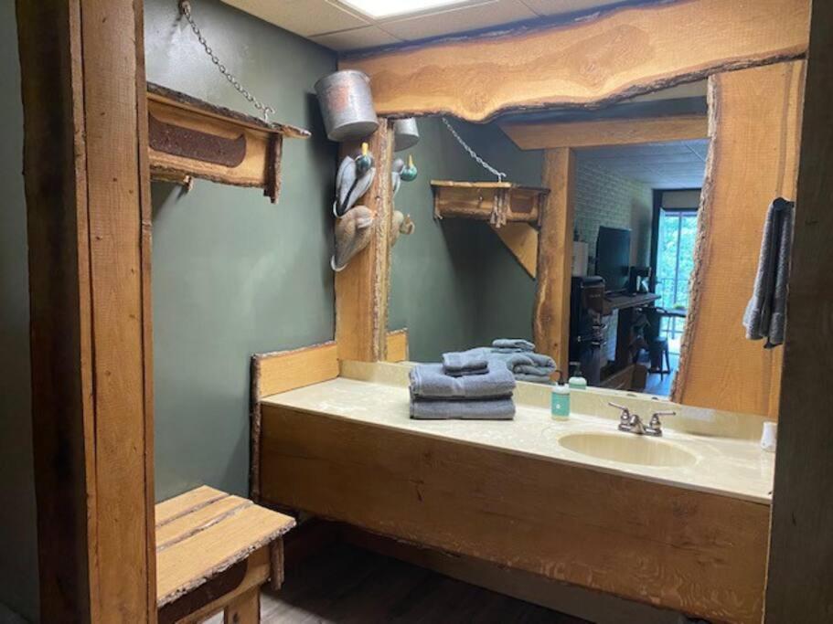 Stonegate Lodge King Bed Wifi 50In Roku Tv Salt Water Pool Room #102 Юрека Спрингс Екстериор снимка