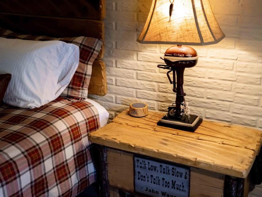 Stonegate Lodge King Bed Wifi 50In Roku Tv Salt Water Pool Room #102 Юрека Спрингс Екстериор снимка
