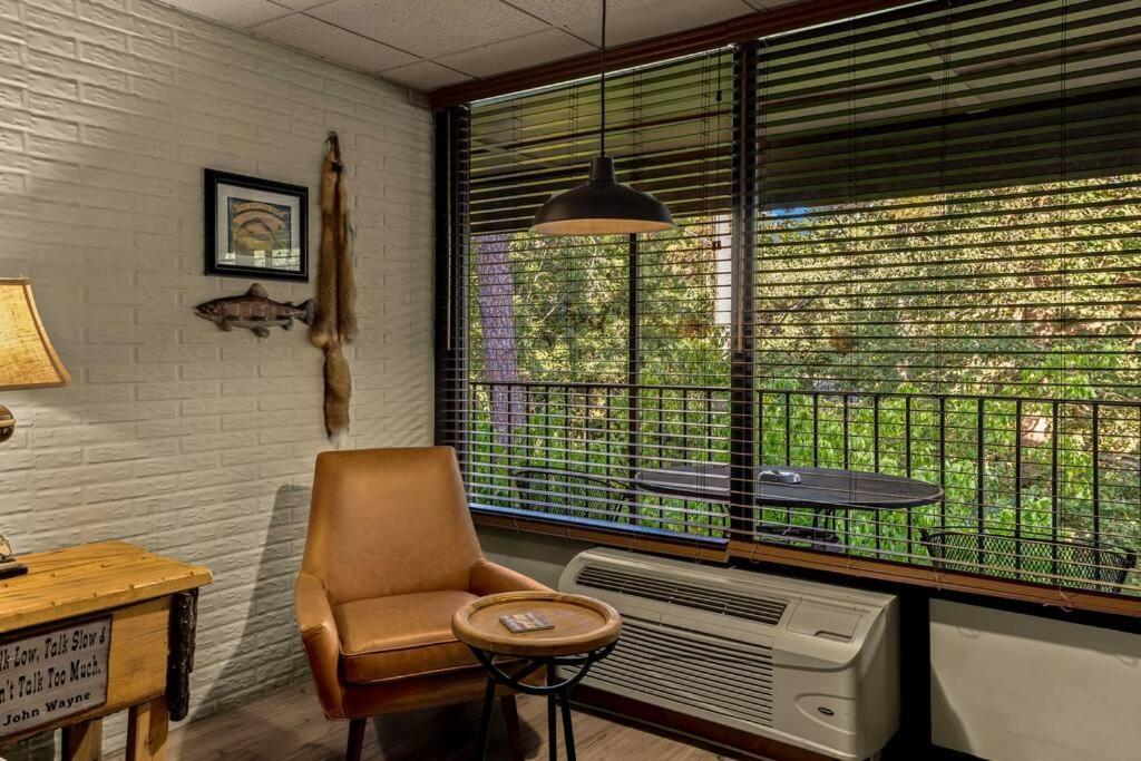 Stonegate Lodge King Bed Wifi 50In Roku Tv Salt Water Pool Room #102 Юрека Спрингс Екстериор снимка